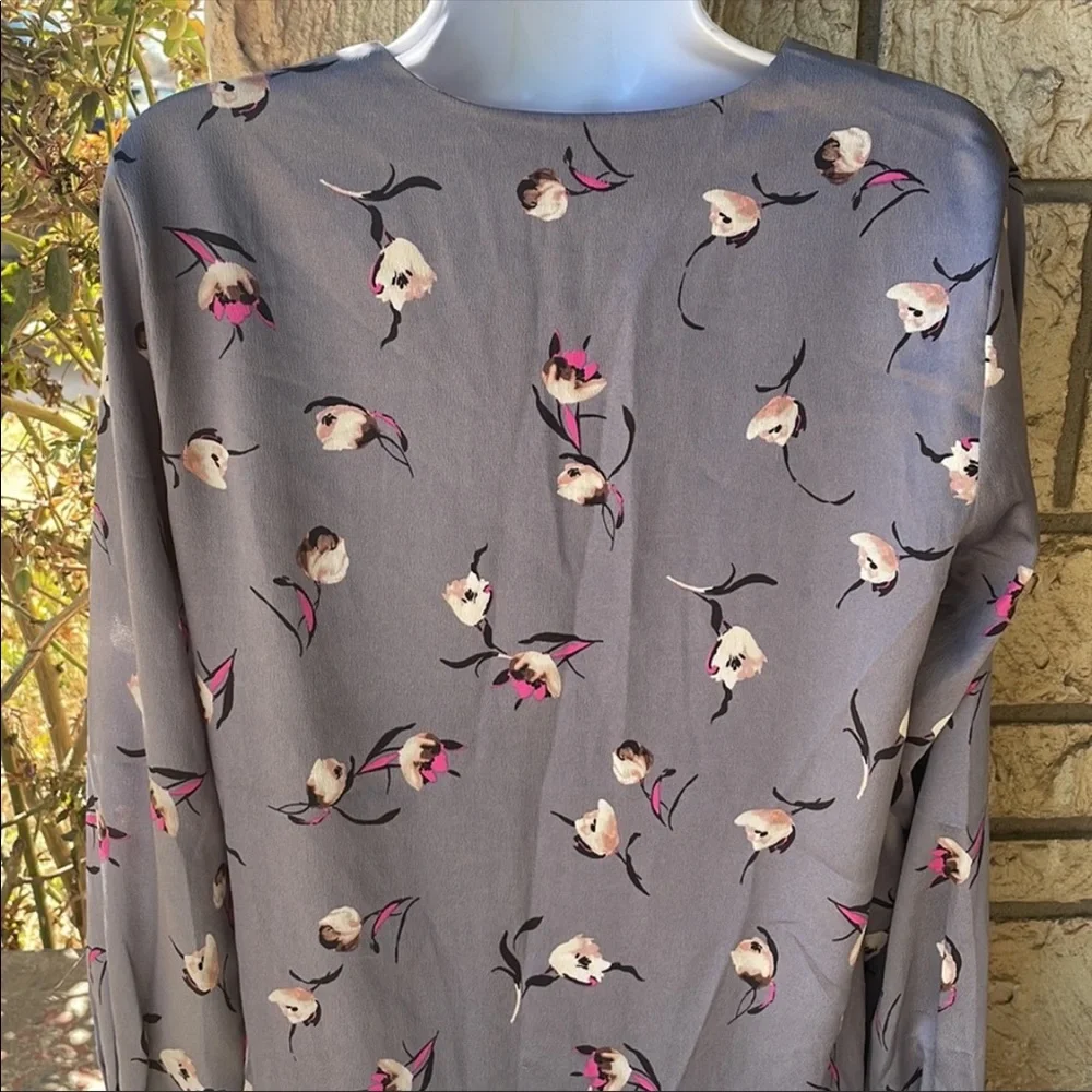 Banana republic v Blouse Floral Gray & Pink Loose fit  Size XS - Picture 9 of 10